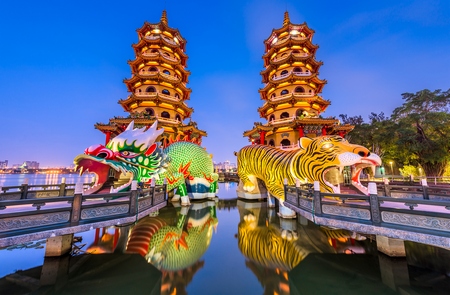 Kaohsiung: Pagodas del Tigre y el Dragon