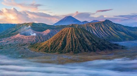 Monte Bromo con el el Monte Batok y el Semeru al fondo