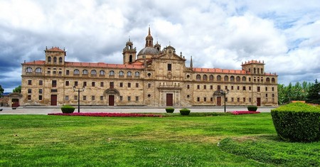 Monforte de Lemos: Colegio de Nuestra Se&ntildeora de la Antigua