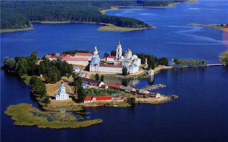 Isla Stolobny: Monasterio de Nilov